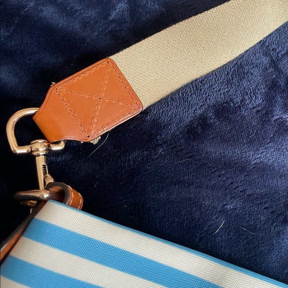 SOLD—Dooney & Bourke XL sullivan nylon shoulder bag - Picture 6 of 6